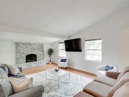 Remodeled 3 bedroom with central location Carrollton - Image 3