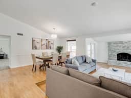 Remodeled 3 bedroom with central location Carrollton - Image 4