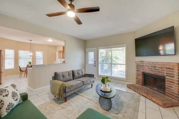 Melody Home near Grapevine, DFW Airport w backyard - Image 1