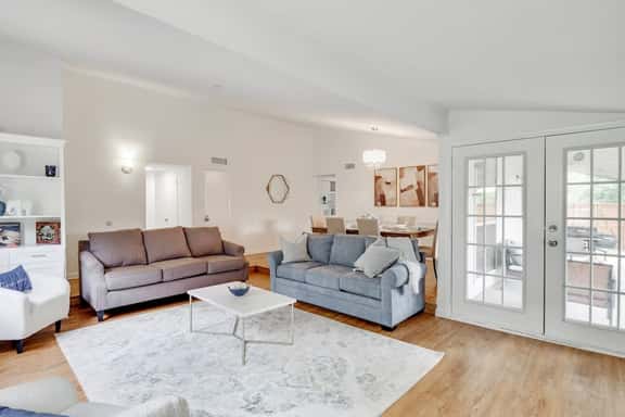 Remodeled 3 bedroom with central location Carrollton - Image 1