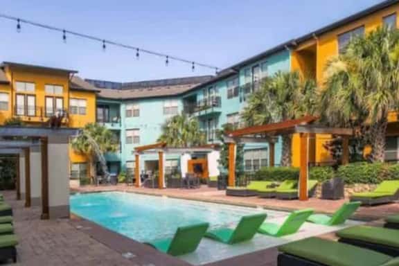 Sleek Condo w Pool & Gym |Central Uptown - Image 1