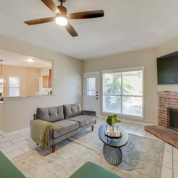 Melody Home near Grapevine, DFW Airport w backyard - Image 1