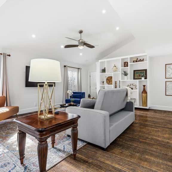 Spacious 2BR 2BA in Uptown Dallas Walk to Dining - Image 1