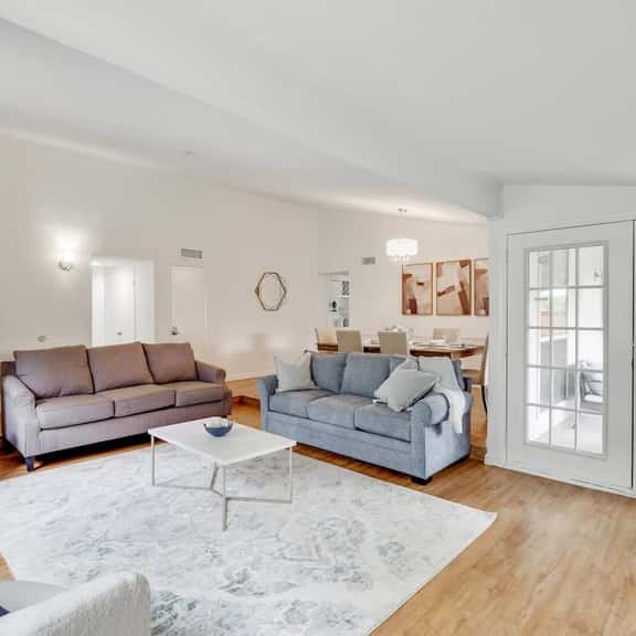Remodeled 3 bedroom with central location Carrollton - Image 1