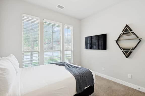 3 BR Modern Stay minutes away from DFW Airport - Image 4