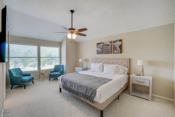 Melody Home near Grapevine, DFW Airport w backyard - Image 5