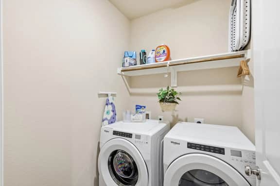 Parkside Retreat 3BR Plano Townhouse Near Dining - Image 5