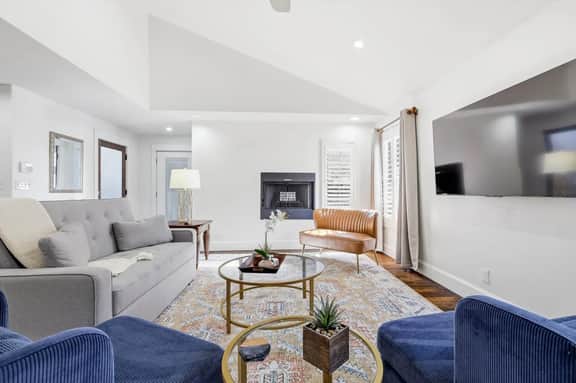 Spacious 2BR 2BA in Uptown Dallas Walk to Dining - Image 3