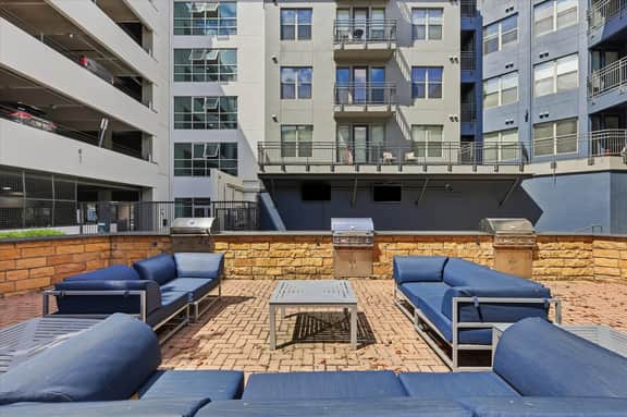 Sleek Condo w Pool & Gym |Central Uptown - Image 2